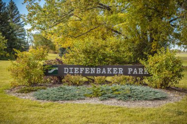 Diefenbaker Parkı Saskatoon Diefenbaker Yönetim Bölgesi 'nde yer almaktadır..