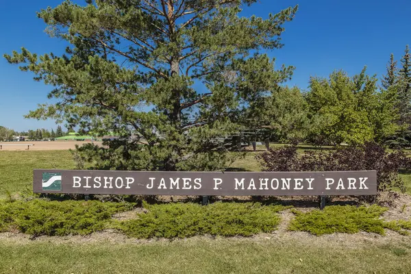 ビショップ ジェームズ マホニー パークはサスカトゥーンのローソンハイツ地区に位置しています — ストック写真
