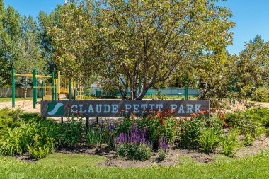 Claude Petit Parkı Saskatoon 'un Dundonald mahallesinde yer almaktadır..