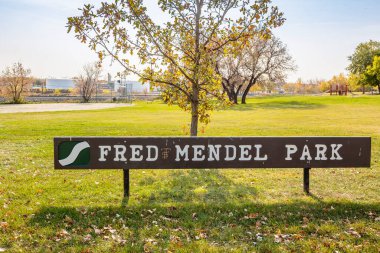 Fred Mendel Park Saskatoon 'un Pleasant Hill mahallesinde yer almaktadır..