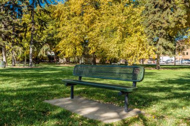 Arkadaşlık Parkı, Saskatoon 'un merkez iş bölgesinde yer almaktadır..