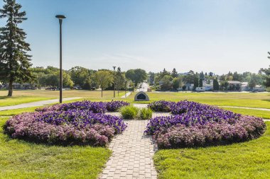 Leif Erikson Parkı Saskatoon 'un Westmount mahallesinde yer almaktadır..