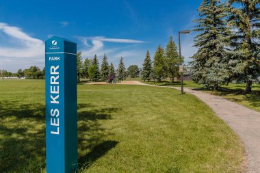 Les Kerr Parkı Saskatoon 'un Orman Korusu mahallesinde yer almaktadır..