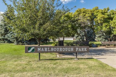 Marlbourough Parkı Saskatoon 'un Massey Place mahallesinde yer almaktadır..