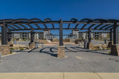 Evergreen Meydanı Saskatoon 'un Evergreen Mahallesi' nde yer almaktadır..