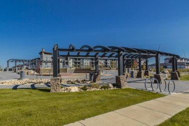 Evergreen Meydanı Saskatoon 'un Evergreen Mahallesi' nde yer almaktadır..