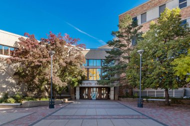 Belediye Binası Meydanı, Saskatoon 'un merkez iş merkezi mahallesinde yer almaktadır..