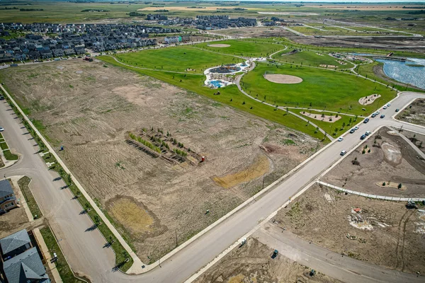 Saskatchewan, Saskatchewan 'da bir mahalle olan Brighton' un havadan görünüşü, şehrin doğu yakasındaki Holmwood Banliyö Geliştirme Bölgesi için planlanan birkaç topluluğun ilki..