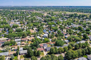 Saskatoon 'da Westview' da bir hava turuna katılın, özgün şehir özünü ve Saskatchewan 'ın genişleyen güzelliğini yakalayın.