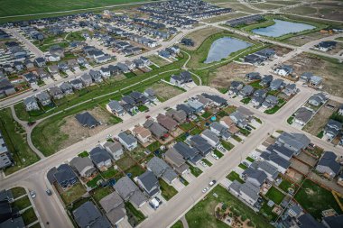 Batı Saskatoon, Saskatchewan, Kanada 'da yer alan Kensington' ın 2013 yılında inşaata başlayan hava manzarası