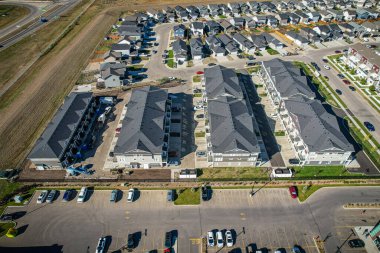 Batı Saskatoon, Saskatchewan, Kanada 'da yer alan Kensington' ın 2013 yılında inşaata başlayan hava manzarası