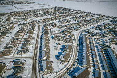 Willowgrove 'un yükseltilmiş panoraması, modern estetik gösterileri... yemyeşil, zengin Saskatoonlar' ın banliyö güzelliği ile iç içe geçmiş.