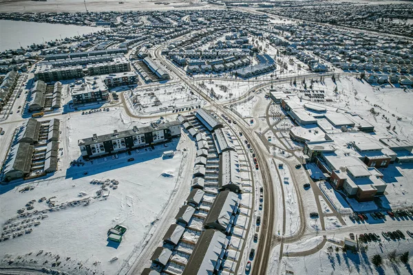 Willowgrove 'un yükseltilmiş panoraması, modern estetik gösterileri... yemyeşil, zengin Saskatoonlar' ın banliyö güzelliği ile iç içe geçmiş.