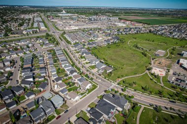 Willowgrove 'un yükseltilmiş panoraması, modern estetik gösterileri... yemyeşil, zengin Saskatoonlar' ın banliyö güzelliği ile iç içe geçmiş.