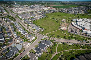 Willowgrove 'un yükseltilmiş panoraması, modern estetik gösterileri... yemyeşil, zengin Saskatoonlar' ın banliyö güzelliği ile iç içe geçmiş.