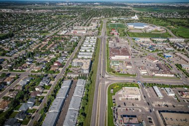 Willowgrove 'un yükseltilmiş panoraması, modern estetik gösterileri... yemyeşil, zengin Saskatoonlar' ın banliyö güzelliği ile iç içe geçmiş.