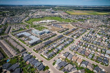 Willowgrove 'un yükseltilmiş panoraması, modern estetik gösterileri... yemyeşil, zengin Saskatoonlar' ın banliyö güzelliği ile iç içe geçmiş.