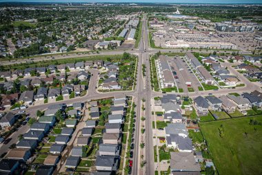 Willowgrove 'un yükseltilmiş panoraması, modern estetik gösterileri... yemyeşil, zengin Saskatoonlar' ın banliyö güzelliği ile iç içe geçmiş.