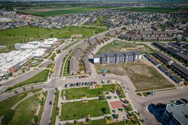 Willowgrove 'un yükseltilmiş panoraması, modern estetik gösterileri... yemyeşil, zengin Saskatoonlar' ın banliyö güzelliği ile iç içe geçmiş.