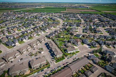 Willowgrove 'un yükseltilmiş panoraması, modern estetik gösterileri... yemyeşil, zengin Saskatoonlar' ın banliyö güzelliği ile iç içe geçmiş.