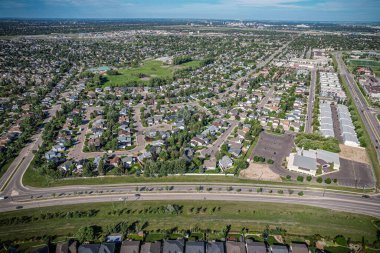 Willowgrove 'un yükseltilmiş panoraması, modern estetik gösterileri... yemyeşil, zengin Saskatoonlar' ın banliyö güzelliği ile iç içe geçmiş.