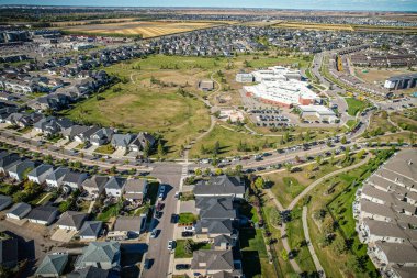 Willowgrove 'un yükseltilmiş panoraması, modern estetik gösterileri... yemyeşil, zengin Saskatoonlar' ın banliyö güzelliği ile iç içe geçmiş.