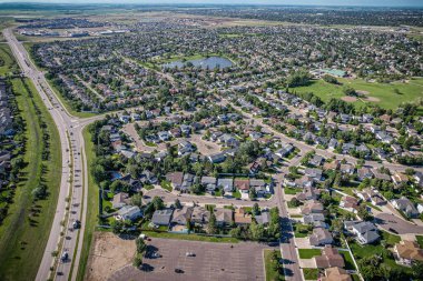 Willowgrove 'un yükseltilmiş panoraması, modern estetik gösterileri... yemyeşil, zengin Saskatoonlar' ın banliyö güzelliği ile iç içe geçmiş.