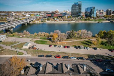 Saskatoon 'daki ikonik Nutana mahallesinin kuşbakışı görüntüsü, Saskatchewanlar' a karşı zengin tarihini ve pitoresk sokaklarını vurguluyor..