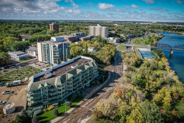 Saskatoon 'daki ikonik Nutana mahallesinin kuşbakışı görüntüsü, Saskatchewanlar' a karşı zengin tarihini ve pitoresk sokaklarını vurguluyor..