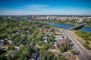 Saskatoon 'daki ikonik Nutana mahallesinin kuşbakışı görüntüsü, Saskatchewanlar' a karşı zengin tarihini ve pitoresk sokaklarını vurguluyor..