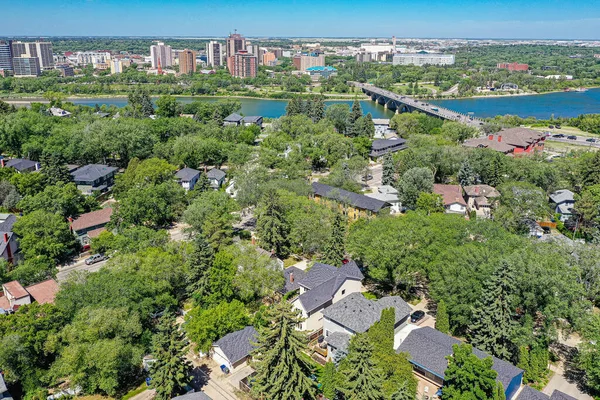 Saskatoon 'daki ikonik Nutana mahallesinin kuşbakışı görüntüsü, Saskatchewanlar' a karşı zengin tarihini ve pitoresk sokaklarını vurguluyor..