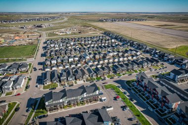 Kuşbakışı manzara Evergreen 'in ahenkli bir harmanını yakalıyor şehir tasarımı ve bereketli manzaralar Saskatoonlar' ın eşsiz bir portresini çiziyor..