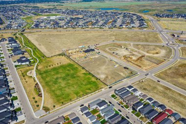 Kuşbakışı manzara Evergreen 'in ahenkli bir harmanını yakalıyor şehir tasarımı ve bereketli manzaralar Saskatoonlar' ın eşsiz bir portresini çiziyor..