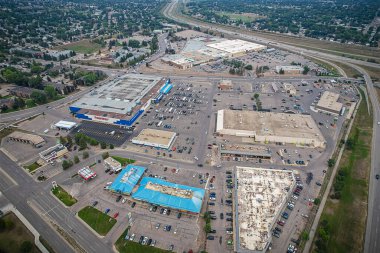 Konfederasyon Suburban Centre Saskatchewan 'ın Saskatoon şehrinde öncelikle ticari gelişmeden oluşan bir topluluktur..