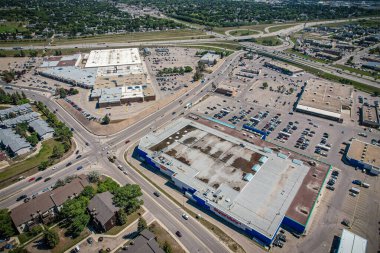 Konfederasyon Suburban Centre Saskatchewan 'ın Saskatoon şehrinde öncelikle ticari gelişmeden oluşan bir topluluktur..