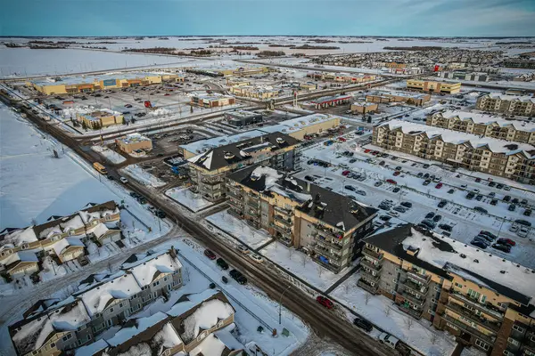 Saskatoon Saskatchewan의 Blairmore Suburban Development Area의 그것은 Saskatoon의 사회의 일부입니다 — 스톡 사진