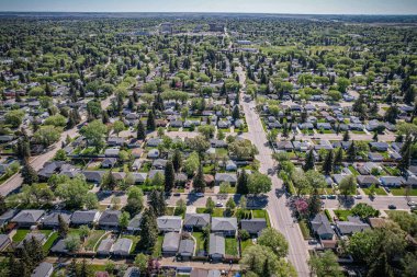 Kanada Saskatchewan, Saskatchewan 'da bulunan Adelaide Churchill' in hava manzarası. Çoğunlukla tek bir ayrı konuttan oluşan bir banliyö dairesi..