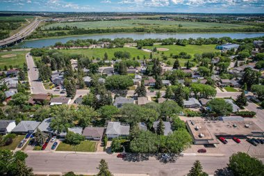 Richmond Heights, Güney Saskatchewan Nehri 'nin bitişiğinde Meewasin Vadisi' nde yürüyüş yolları bulunmaktadır. G.D. Archibald Park North beyzbol ve futbol maçlarına ev sahipliği yapıyor..