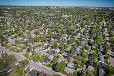Kanada Saskatchewan, Saskatchewan 'da bulunan Adelaide Churchill' in hava manzarası. Çoğunlukla tek bir ayrı konuttan oluşan bir banliyö dairesi..