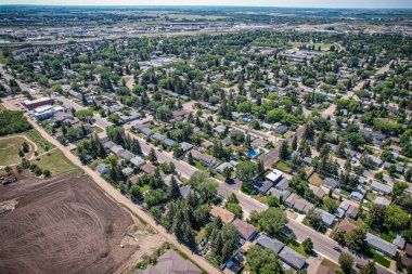Kanada Saskatchewan, Saskatchewan 'da bulunan Adelaide Churchill' in hava manzarası. Çoğunlukla tek bir ayrı konuttan oluşan bir banliyö dairesi..