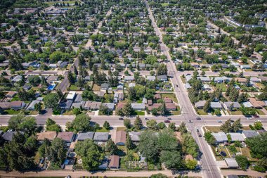 Kanada Saskatchewan, Saskatchewan 'da bulunan Adelaide Churchill' in hava manzarası. Çoğunlukla tek bir ayrı konuttan oluşan bir banliyö dairesi..