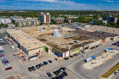 Saskatoon 'daki Nutana Banliyö Merkezi' nin havadan görünüşü. 26 Ağustos 2020