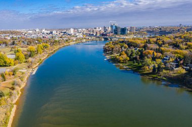 Saskatoon 'un Nutana mahallesinin havadan görünüşü. 2 Ekim 2020