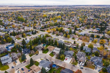 Saskatoon 'daki Silverwood Tepeleri' nin hava manzarası. 1 Ekim 2020
