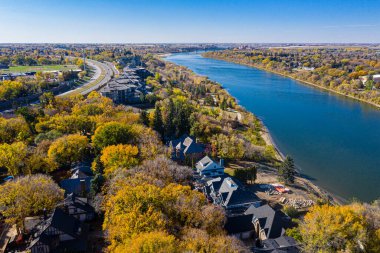 Saskatoon 'un Nutana mahallesinin havadan görünüşü. 2 Ekim 2020