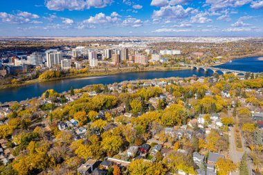 Saskatoon 'un Nutana mahallesinin havadan görünüşü. 2 Ekim 2020