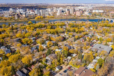 Saskatoon 'un Nutana mahallesinin havadan görünüşü. 2 Ekim 2020