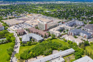 Saskatoon 'un Nutana SC mahallesinin havadan görüntüsü. 16 Haziran 2020