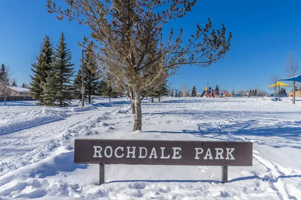 Rochdale Parkı Saskatoon 'un Lawson Heights mahallesinde yer almaktadır..