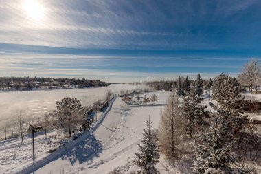 River Landing, Saskatoon 'un merkez ticaret bölgesinde yer almaktadır..